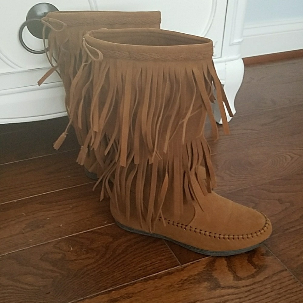 Fringe boots